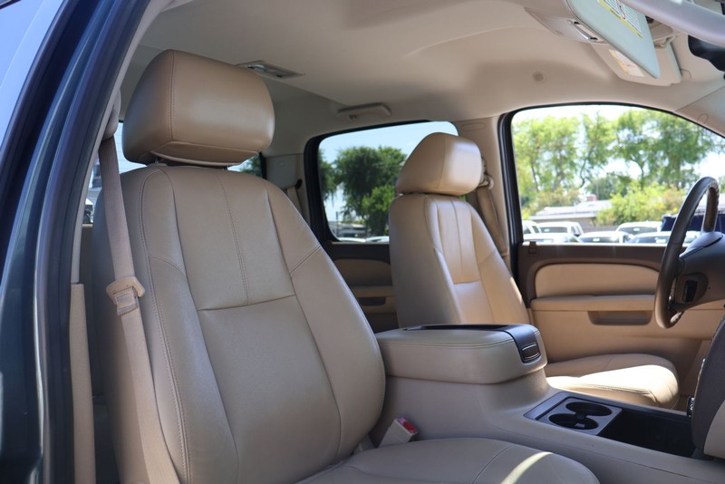 GMC Sierra 2500HD Vehicle Full-screen Gallery Image 21