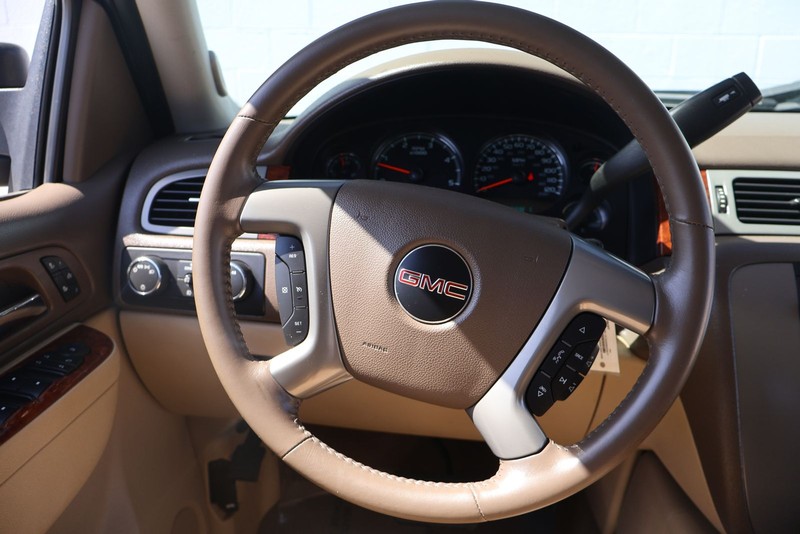 GMC Sierra 2500HD Vehicle Full-screen Gallery Image 25