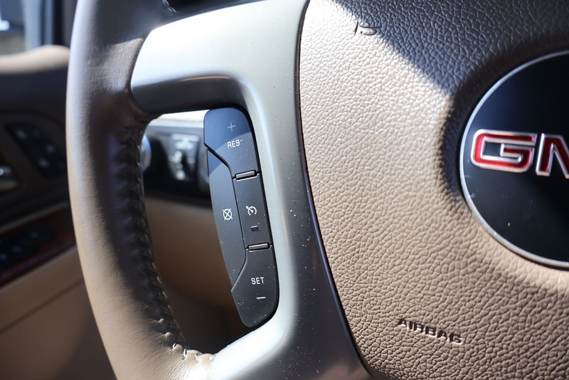 GMC Sierra 2500HD Vehicle Full-screen Gallery Image 26