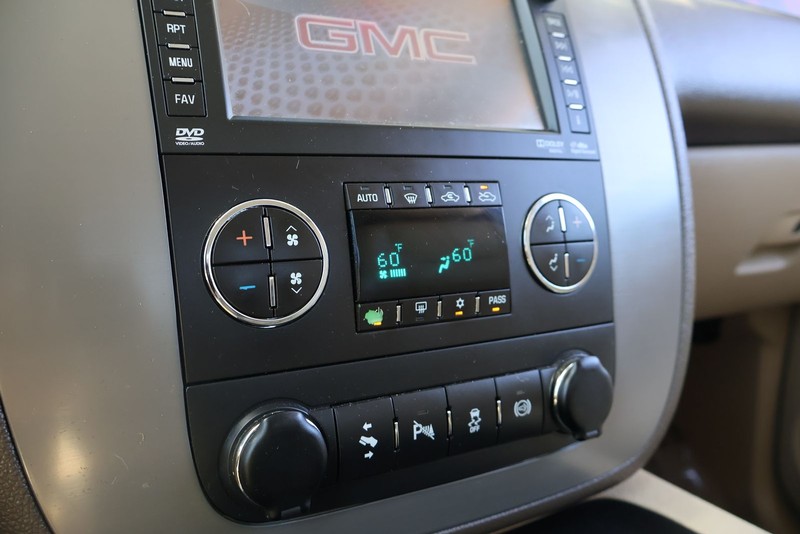 GMC Sierra 2500HD Vehicle Full-screen Gallery Image 31