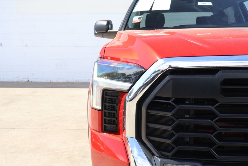 Toyota Tundra Vehicle Full-screen Gallery Image 03