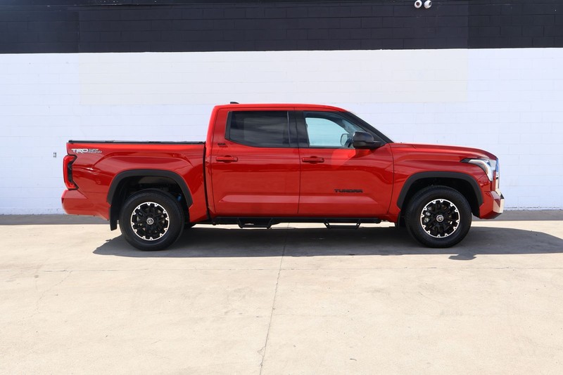 Toyota Tundra Vehicle Full-screen Gallery Image 04