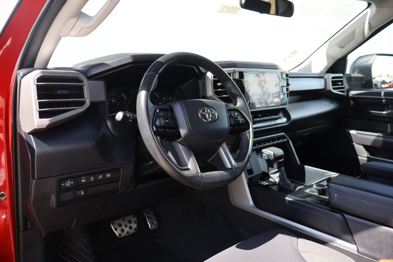 Toyota Tundra Vehicle Full-screen Gallery Image 16