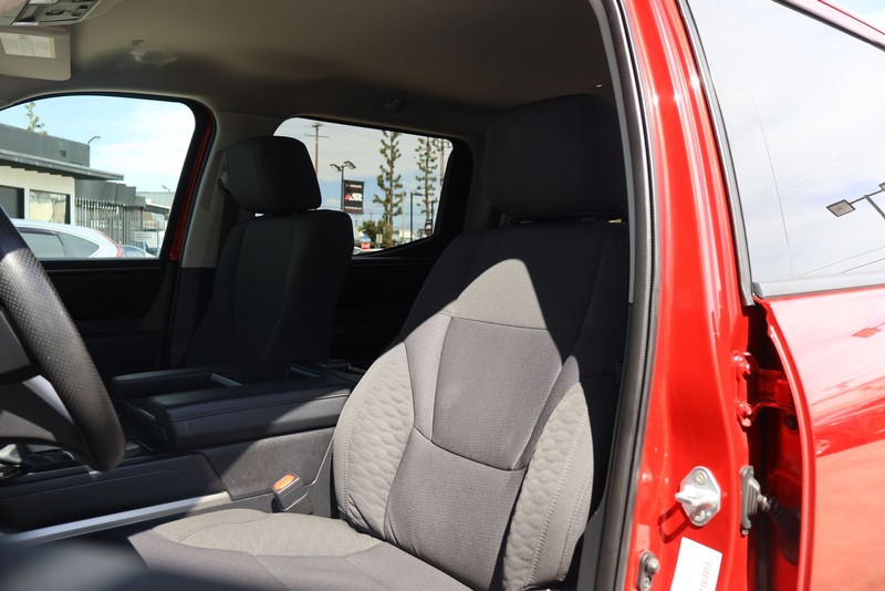 Toyota Tundra Vehicle Full-screen Gallery Image 17