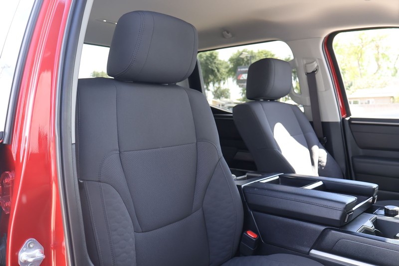 Toyota Tundra Vehicle Full-screen Gallery Image 20