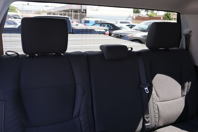 Toyota Tundra Vehicle Full-screen Gallery Image 21