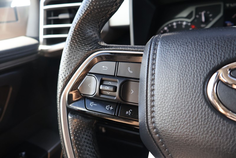 Toyota Tundra Vehicle Full-screen Gallery Image 25