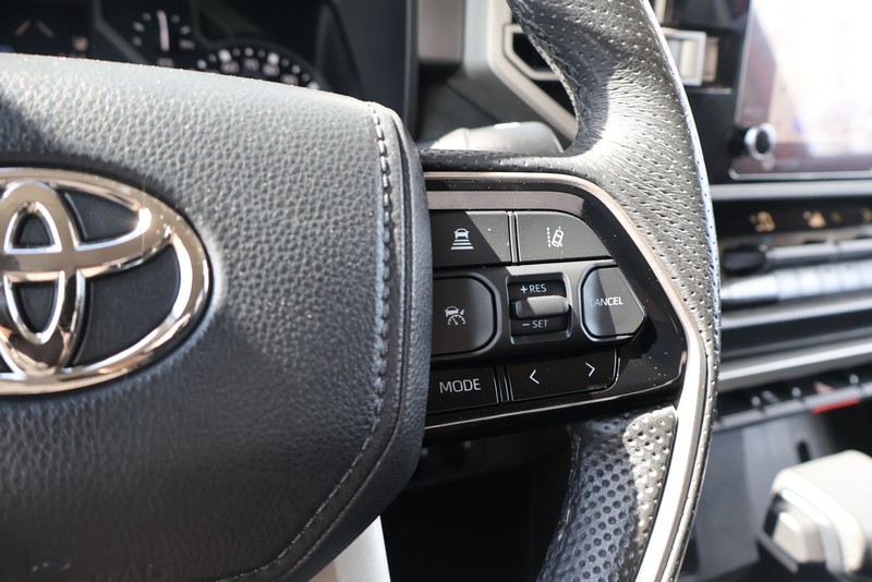 Toyota Tundra Vehicle Full-screen Gallery Image 26