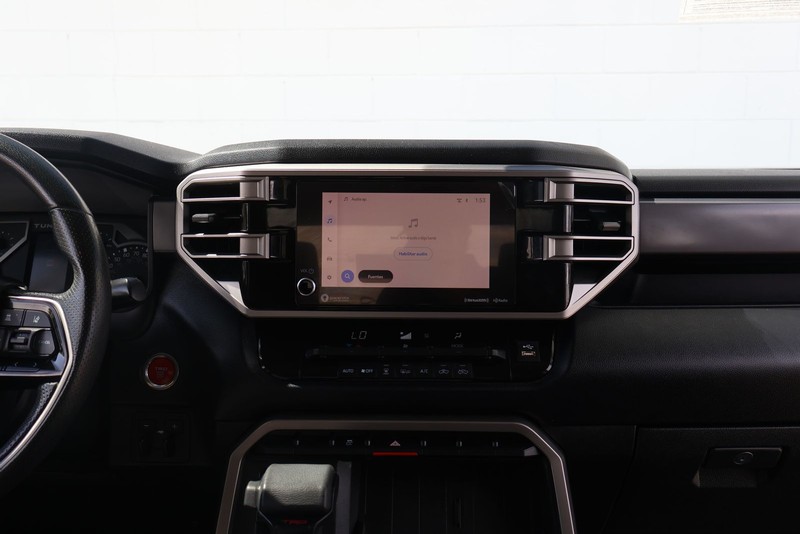 Toyota Tundra Vehicle Full-screen Gallery Image 28