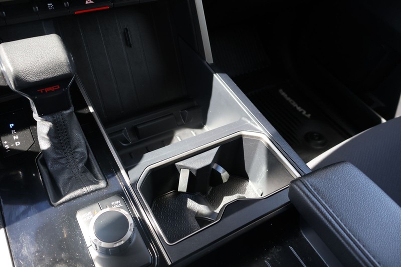 Toyota Tundra Vehicle Full-screen Gallery Image 32