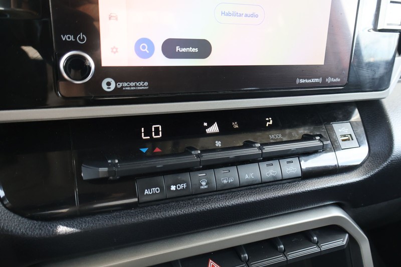 Toyota Tundra Vehicle Full-screen Gallery Image 33