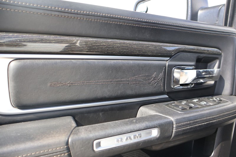 Ram 1500 Vehicle Full-screen Gallery Image 16