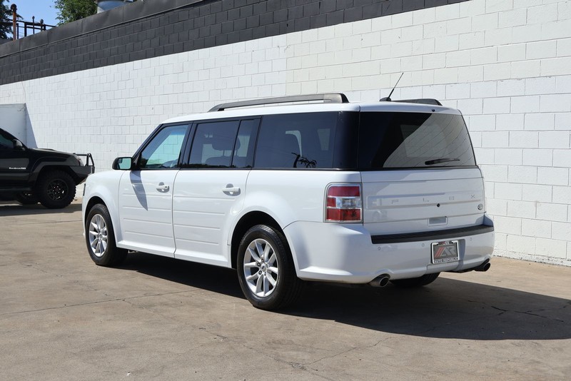 Ford Flex Vehicle Full-screen Gallery Image 09