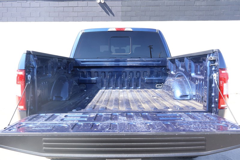 Ford F-150 Vehicle Full-screen Gallery Image 08