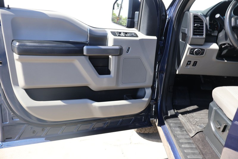 Ford F-150 Vehicle Full-screen Gallery Image 14