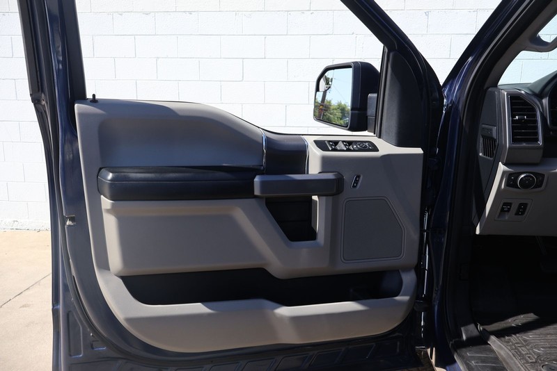 Ford F-150 Vehicle Full-screen Gallery Image 15