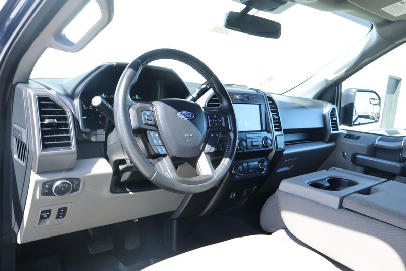 Ford F-150 Vehicle Full-screen Gallery Image 16