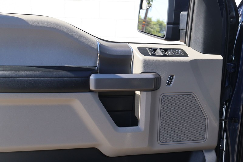 Ford F-150 Vehicle Full-screen Gallery Image 17