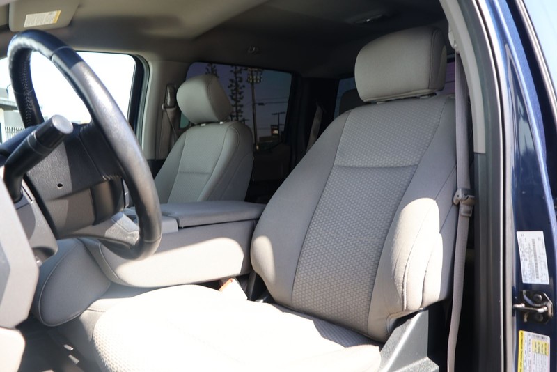 Ford F-150 Vehicle Full-screen Gallery Image 18