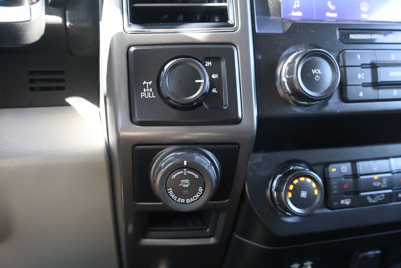 Ford F-150 Vehicle Full-screen Gallery Image 32