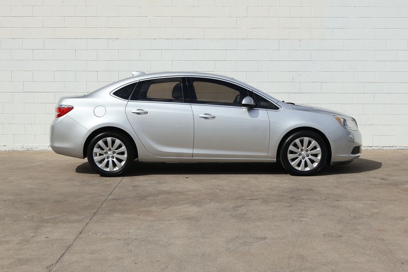 Buick Verano Vehicle Full-screen Gallery Image 04