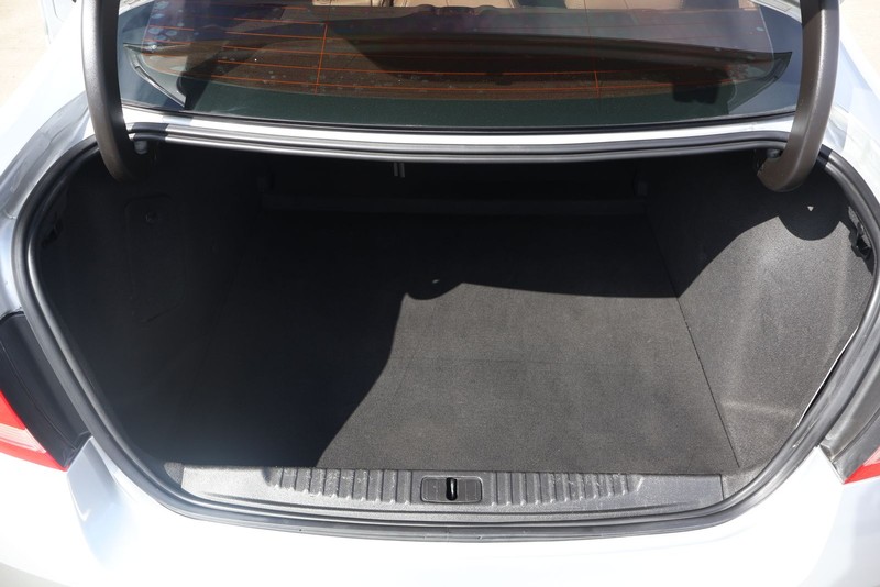 Buick Verano Vehicle Full-screen Gallery Image 08