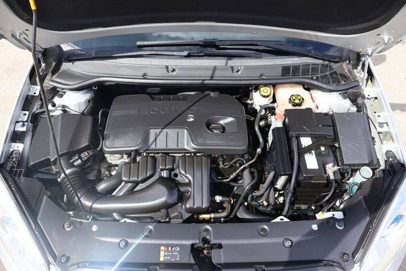 Buick Verano Vehicle Full-screen Gallery Image 12