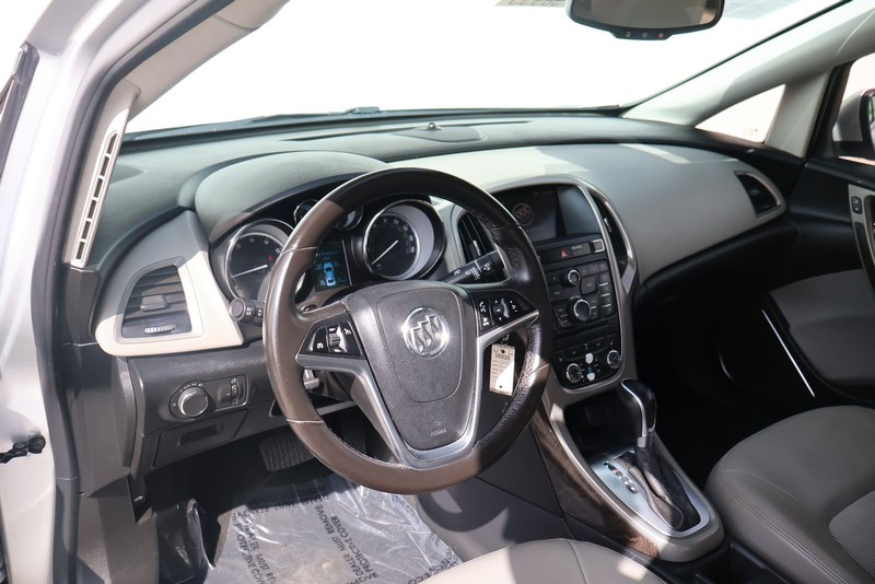 Buick Verano Vehicle Full-screen Gallery Image 16