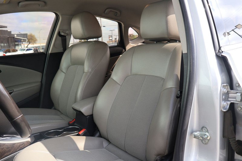 Buick Verano Vehicle Full-screen Gallery Image 17