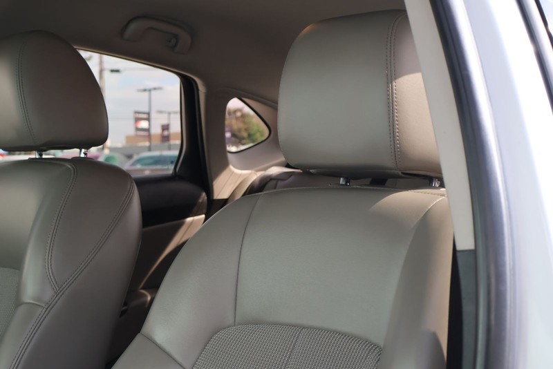 Buick Verano Vehicle Full-screen Gallery Image 18