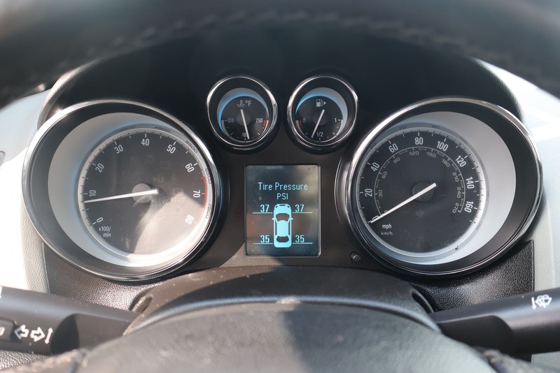 Buick Verano Vehicle Full-screen Gallery Image 23