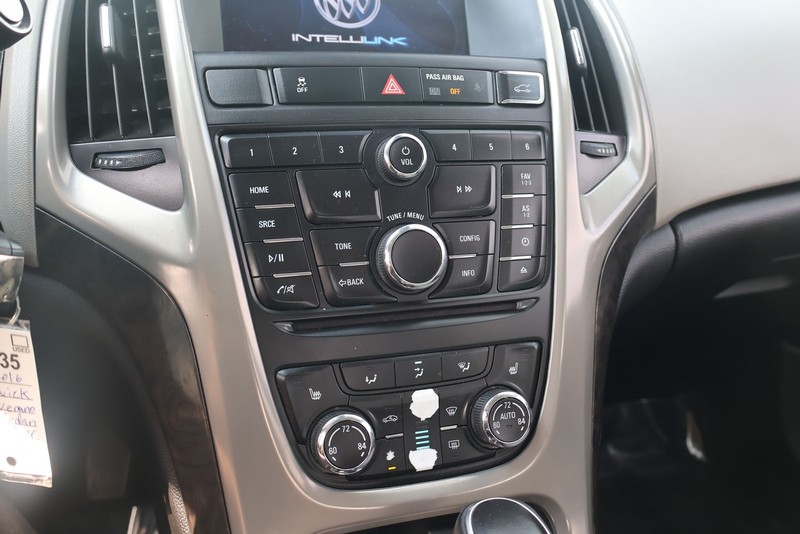 Buick Verano Vehicle Full-screen Gallery Image 30