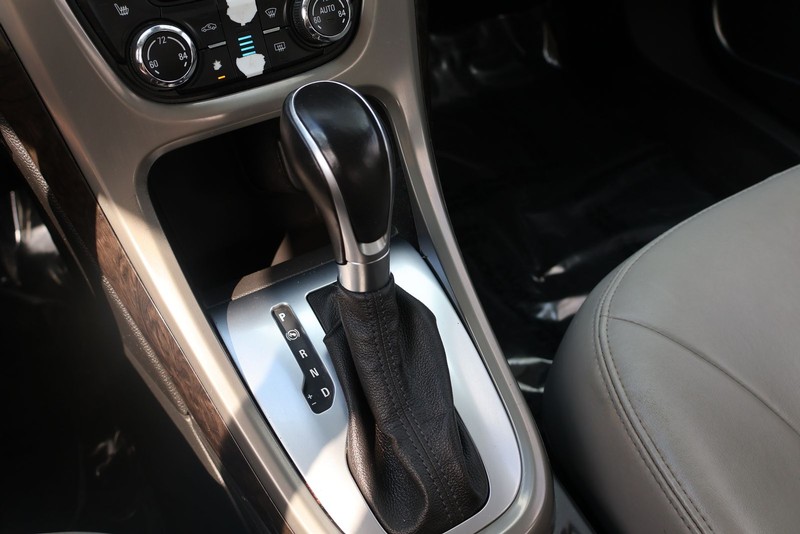 Buick Verano Vehicle Full-screen Gallery Image 31