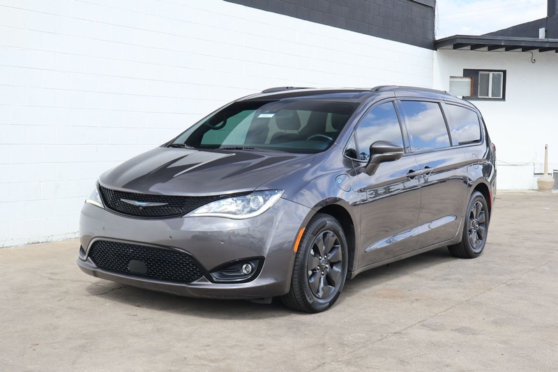 Chrysler Pacifica Vehicle Full-screen Gallery Image 11
