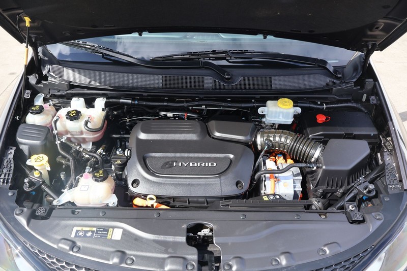 Chrysler Pacifica Vehicle Full-screen Gallery Image 13