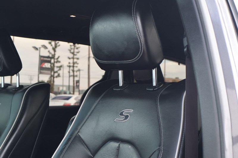 Chrysler Pacifica Vehicle Full-screen Gallery Image 19