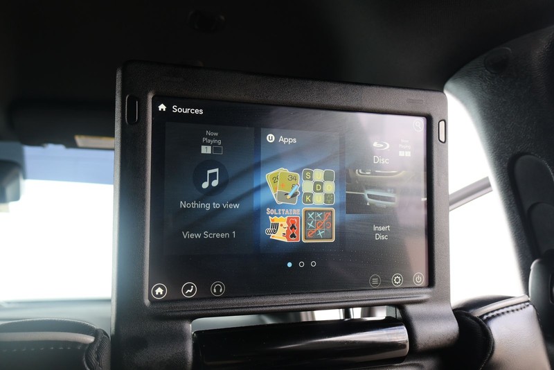 Chrysler Pacifica Vehicle Full-screen Gallery Image 24