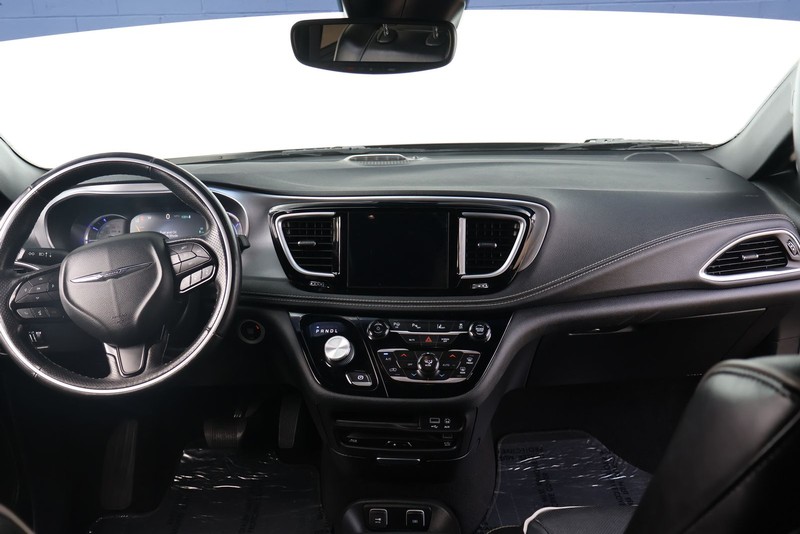 Chrysler Pacifica Vehicle Full-screen Gallery Image 26