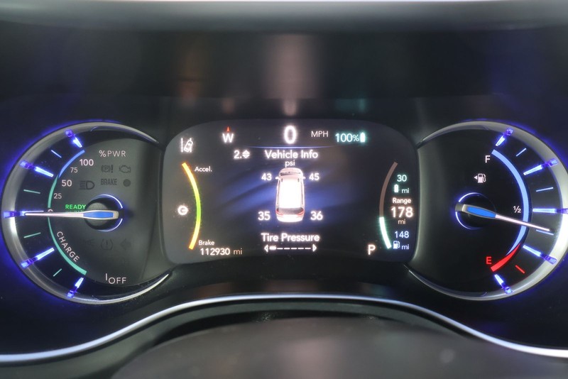 Chrysler Pacifica Vehicle Full-screen Gallery Image 27