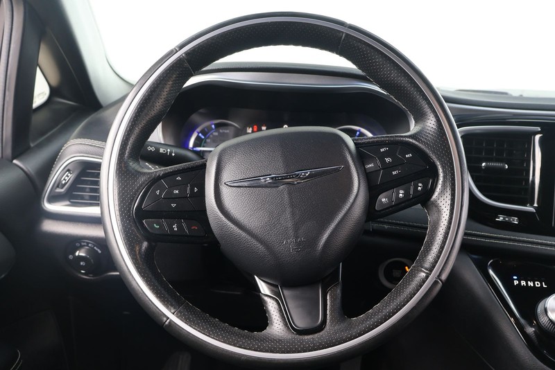 Chrysler Pacifica Vehicle Full-screen Gallery Image 28