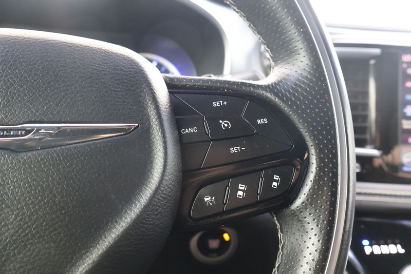 Chrysler Pacifica Vehicle Full-screen Gallery Image 30