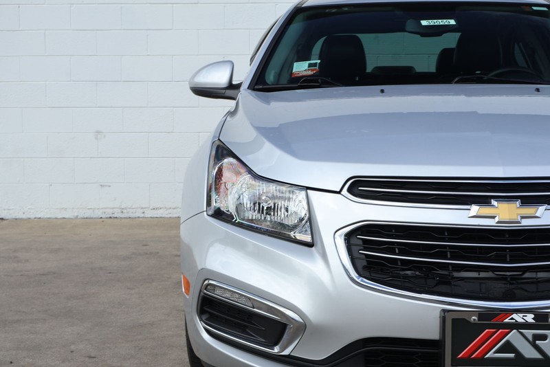 Chevrolet Cruze Vehicle Full-screen Gallery Image 03