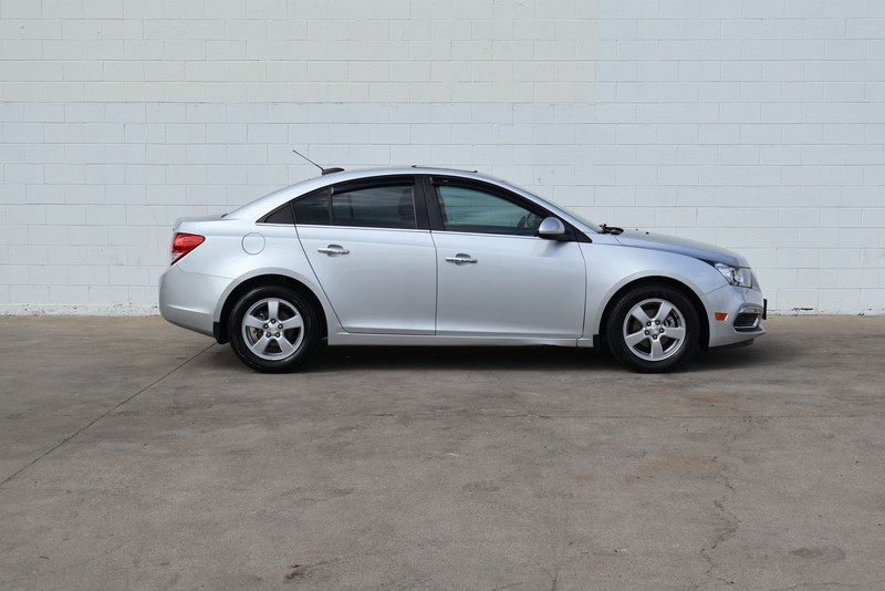 Chevrolet Cruze Vehicle Full-screen Gallery Image 04