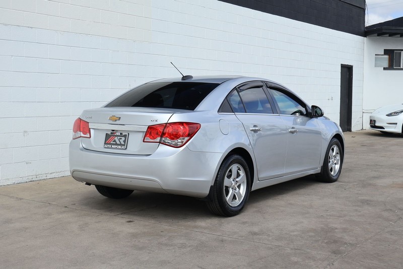 Chevrolet Cruze Vehicle Full-screen Gallery Image 05