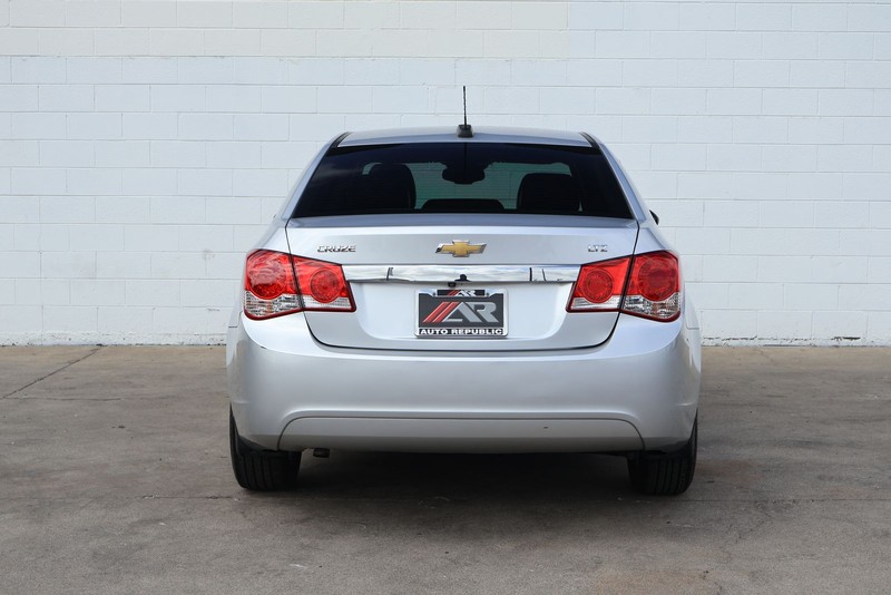 Chevrolet Cruze Vehicle Full-screen Gallery Image 06