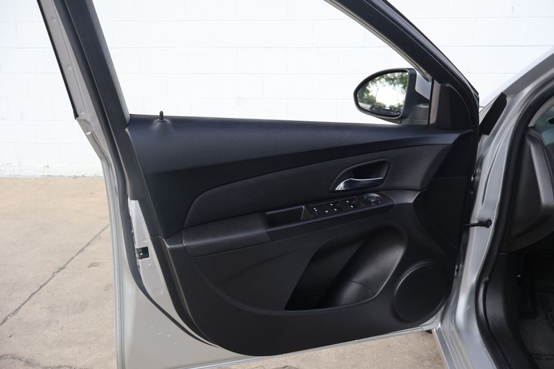 Chevrolet Cruze Vehicle Full-screen Gallery Image 14