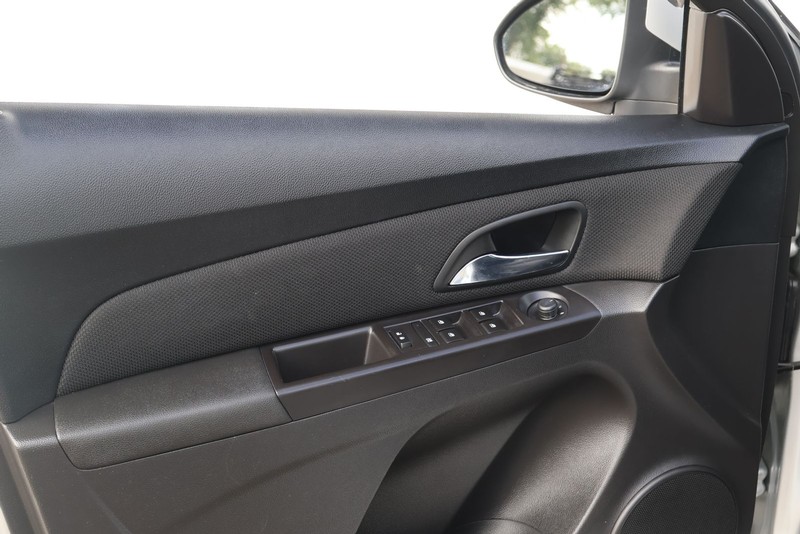 Chevrolet Cruze Vehicle Full-screen Gallery Image 15