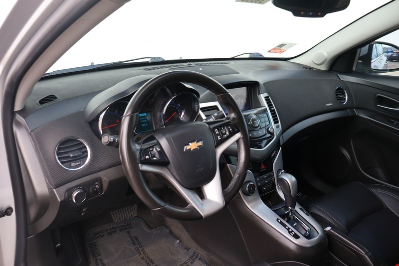 Chevrolet Cruze Vehicle Full-screen Gallery Image 16