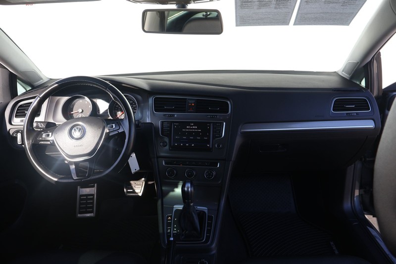 Volkswagen Golf Alltrack Vehicle Full-screen Gallery Image 22