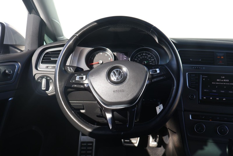 Volkswagen Golf Alltrack Vehicle Full-screen Gallery Image 24